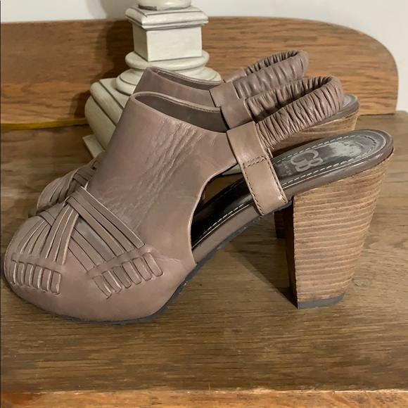 Taupe Gianni Bini 4” heels, new condition - Picture 2 of 8